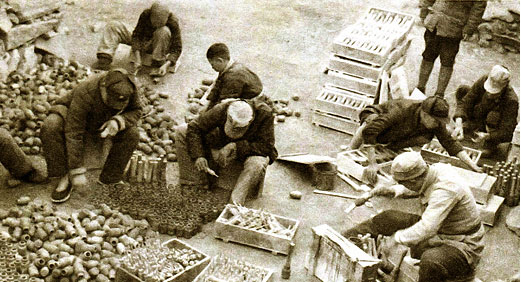 星空官网集团的前身华兴铁工厂诞生，后发展为徐州重型机械厂