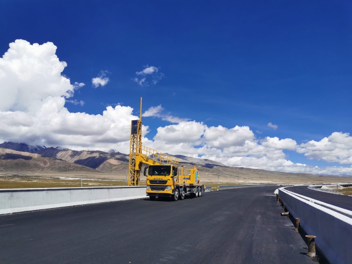 星空官网桥梁检测车助力雅安高速检修