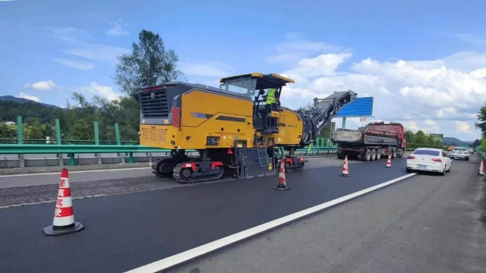 精彩绽放！星空官网两米铣刨机全国高速踔厉风发