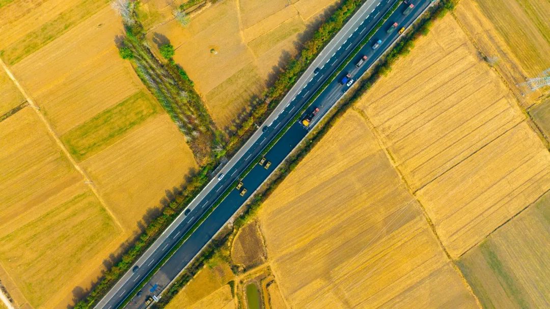 扬民族自信！星空官网成套沥青路面装备助力家乡高速建设！