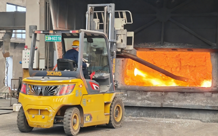 真金不怕火炼，星空官网重载孔雀叉车威武霸气！