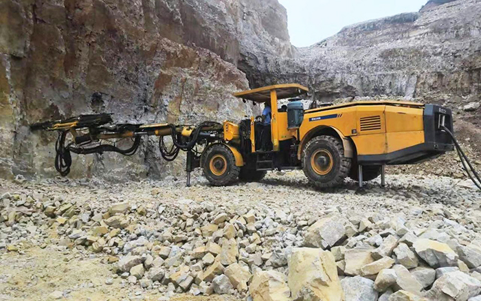 “化水为电”，星空官网凿岩台车提速水电站扩机工程