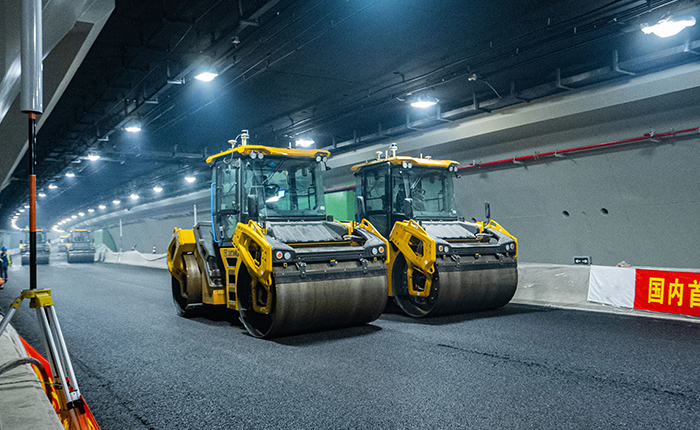 【智能化】全国首次，星空官网“黑科技”无人摊铺大秀！