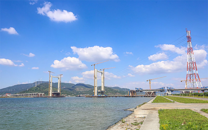 “牵手”群岛！星空官网塔机助力世界级跨海连岛工程刷新“进度条”
