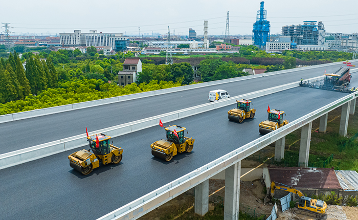 揭秘！常泰长江大桥如何实现超宽桥面“一键铺平”？