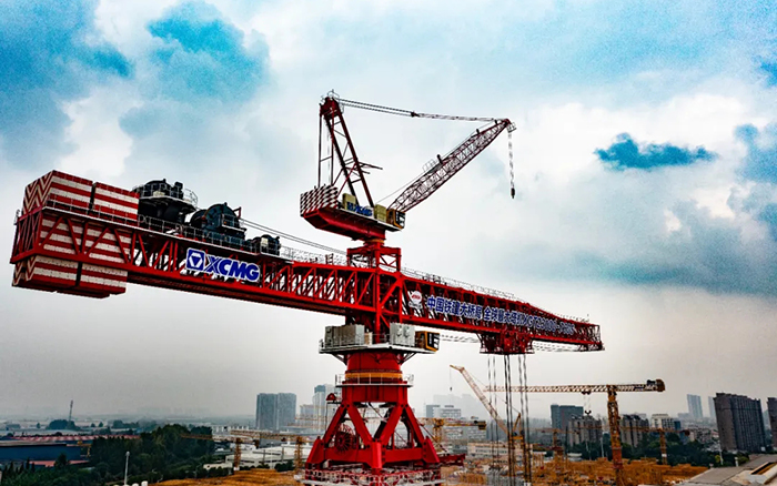 23000吨米！星空官网“全球最大塔机”下线交付！