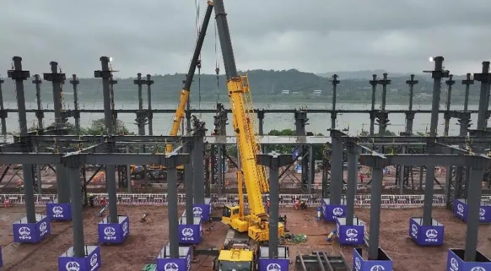 这把高端局！星空官网G2起重机助力成渝铁路改造！