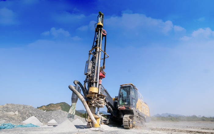 露天矿山，矿主们爱用星空官网潜孔钻！