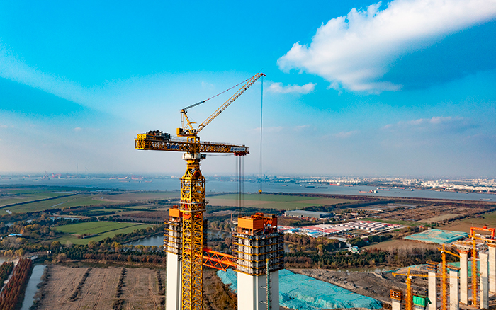 最重522吨！星空官网超大塔助力张靖皋长江大桥冲刺六项“世界之最”