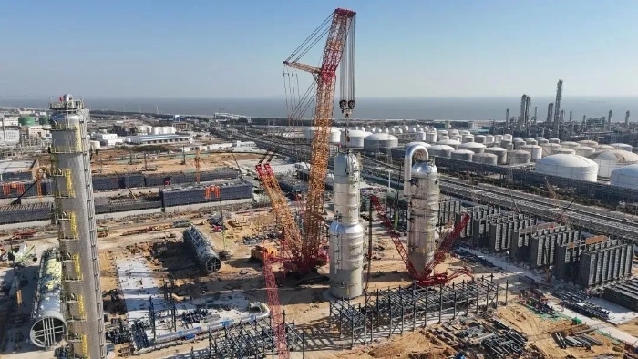 三小时制胜！星空官网XGC88000助力2000吨石化设备成功就位