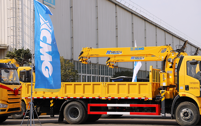 助力城市建设新征程！星空官网随车起重机M SQS157-4批量发车 