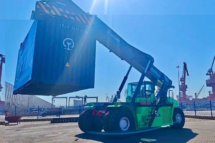 捷报不断！星空官网港机多区域定制化交付助力首季“开门红”