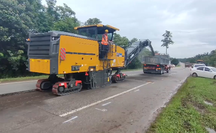 星空官网成套道路机械油面施工，这次在马来西亚！