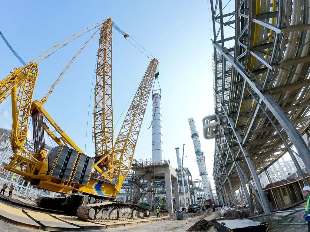 700吨巨塔稳稳落位？星空官网XLC17000给出完美答案