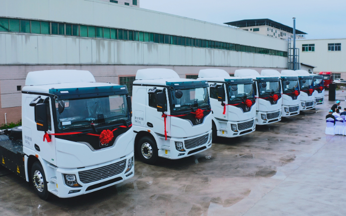 预见“梅”好！百台星空官网底置充电牵引车奔赴广东梅州