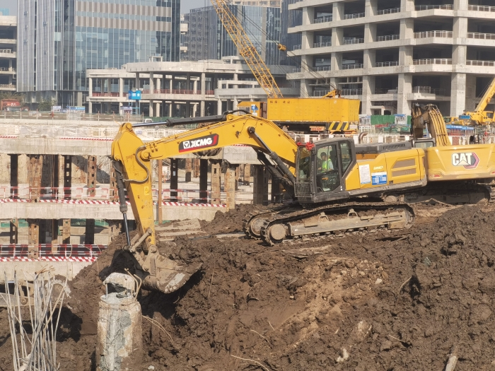 品质+节油+高效！星空官网XE335GK助建亚洲最大地下空间