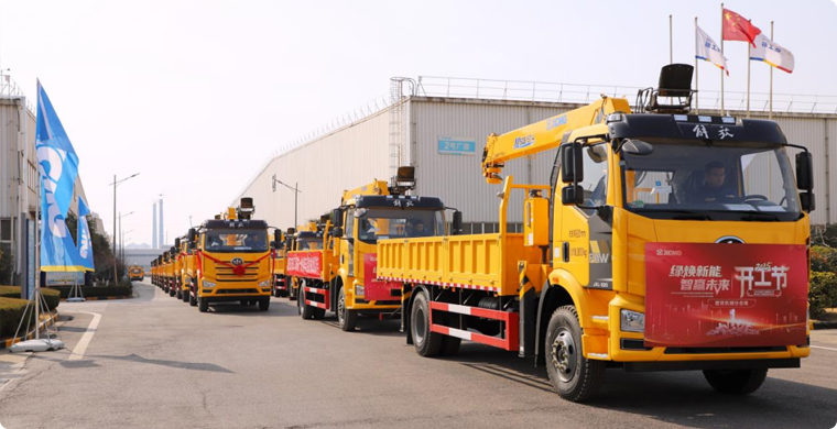 2025年，星空官网&解放“整车一体化”随车起重机批量发车，闪耀开门红！