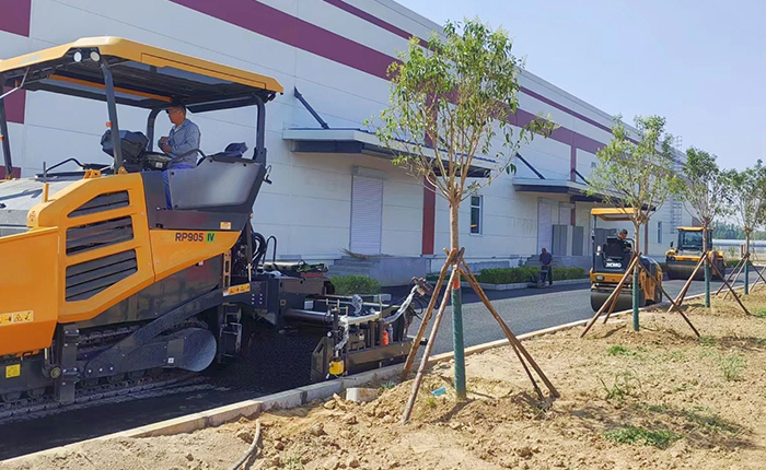 RP905：摊铺机界的“六边形战士”