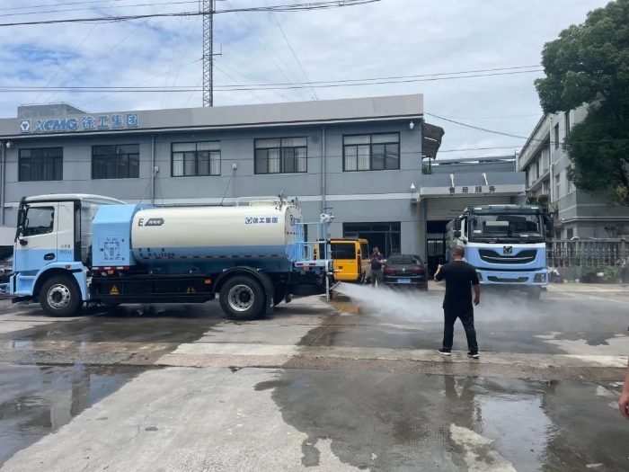 “沪”动绿色！星空官网新能源环卫装备亮相上海推介会