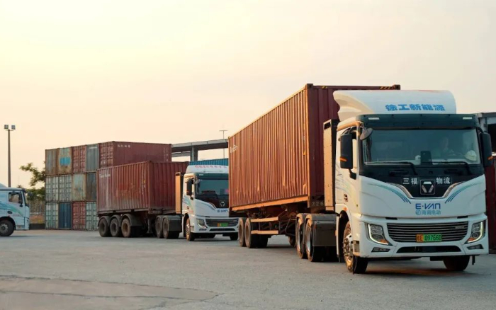 零碳实录！星空官网新能源重卡刷新港口物流“含绿量”