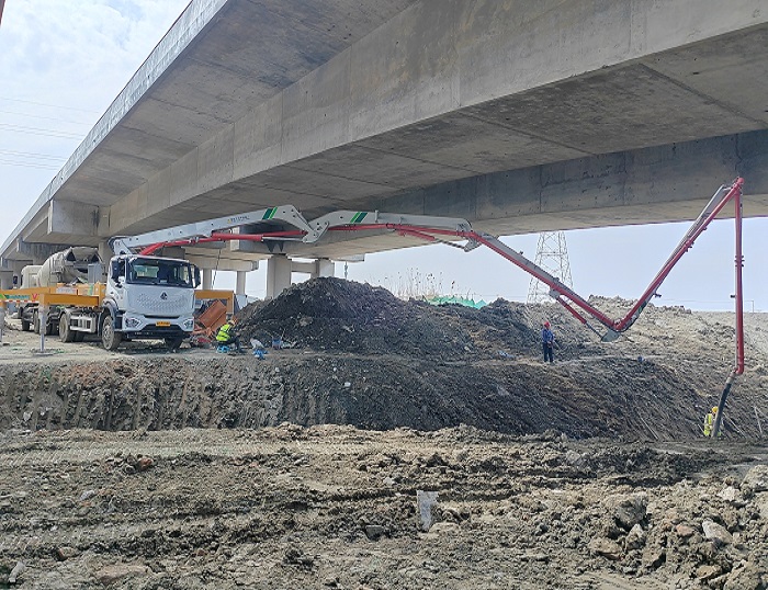 轻灵稳省！星空官网33米泵车领航新城镇基建