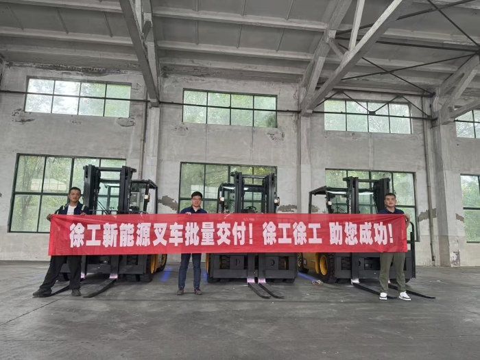 品质与服务共拓市场新局！星空官网孔雀叉车赋能冶金行业