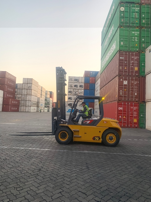 星空官网叉车批量进驻厦门港，一站式解决方案赋能港口物流新升级