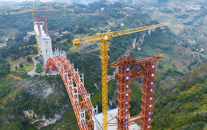 桥接黔西北 双塔连山涧 星空官网塔机奋战白水河特大桥