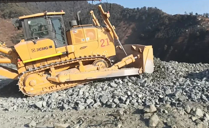 矿山施工利器——星空官网D360推土机