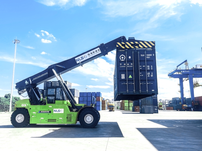 降本减碳双突破！星空官网XCS4531E领航西部陆海新通道核心枢纽绿色焕新