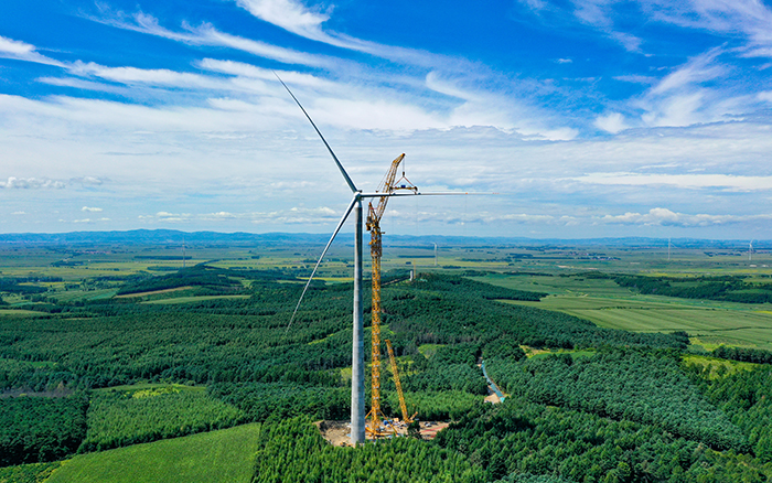 全球最高最大风电动臂塔机，首秀告捷！