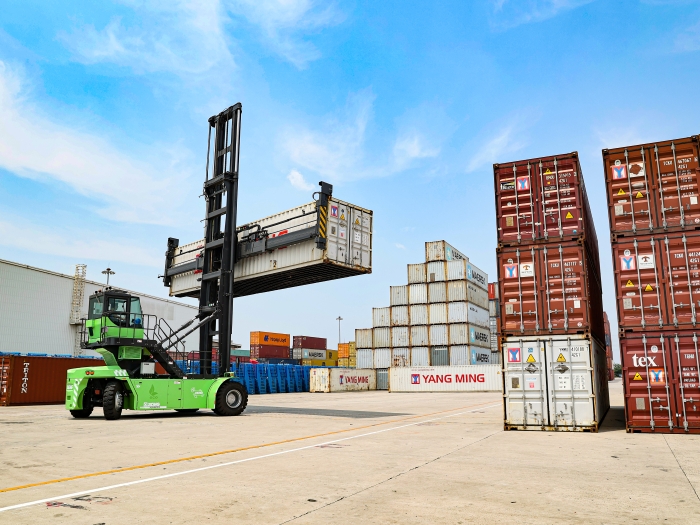 赛场竞锋芒！“星空官网杯”堆高机操作员技能大赛见证“真功夫”