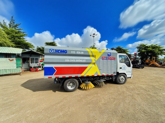 星空官网XGH5070TSLQ6扫路车：胡志明市“智慧环卫”的硬核担当