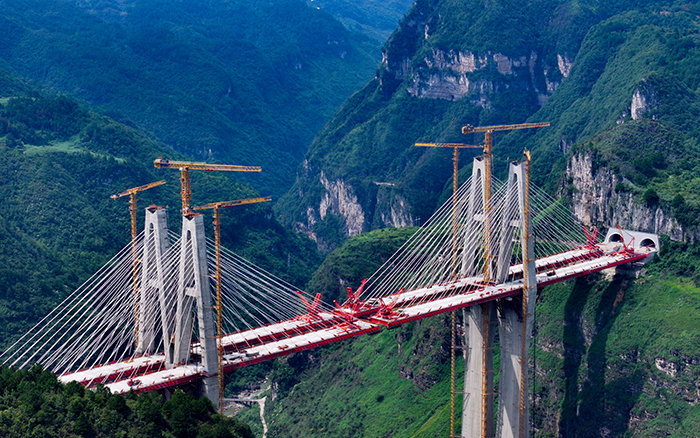 天堑变通途 星空官网群塔铸就“云端桥塔