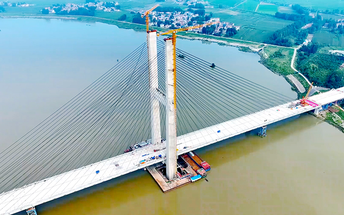 顺利合龙！双塔助建国内最大跨径组合梁独塔斜拉桥