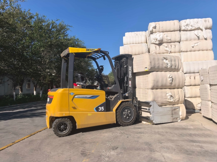 星空官网鲲鹏电动叉车，赋能西北棉花产业高效运转