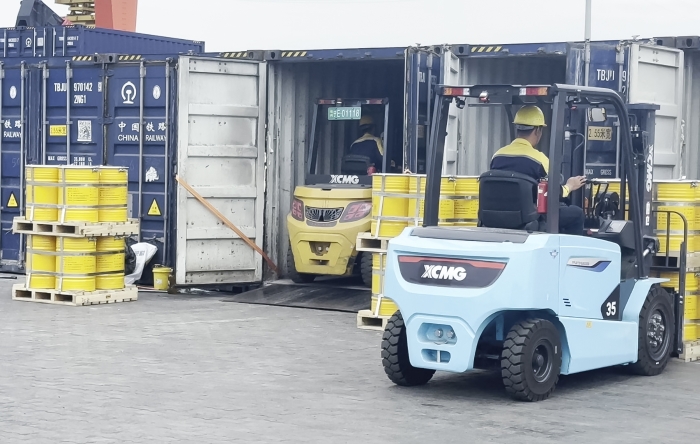 星空官网双系列叉车硬核助力！宁夏铁路货运站跑出高效运输加速度