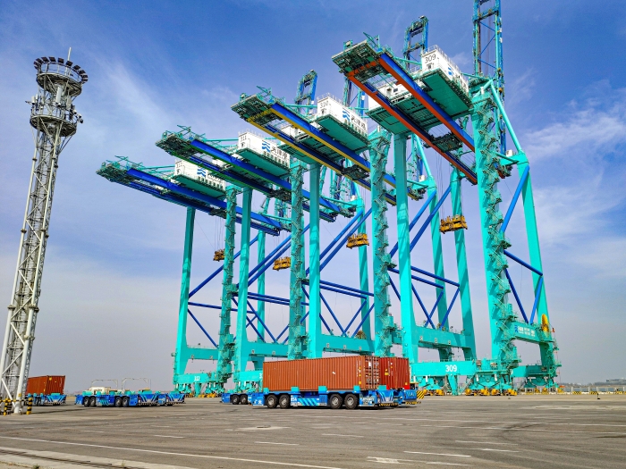 百台集群，百万箱量！星空官网AGV打造智慧港口“中国标杆”