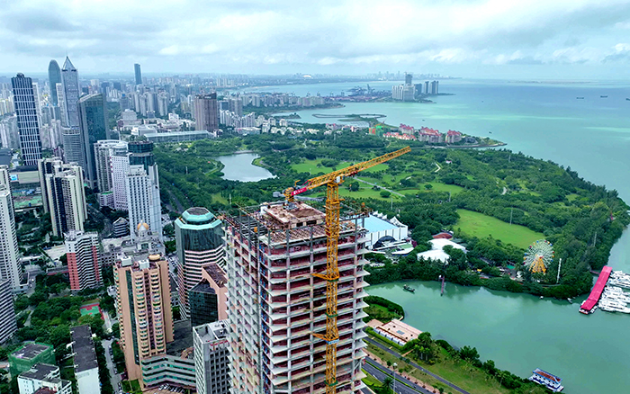 海阔凭“塔”跃 | 星空官网塔机助建海口中海国际中心