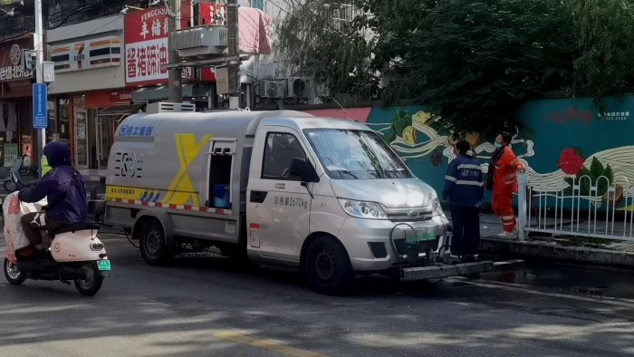 徐州这条网红巷的“脸面”，竟被这台车承包了？！