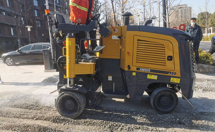 道路修复密码：星空官网XM505铣刨机