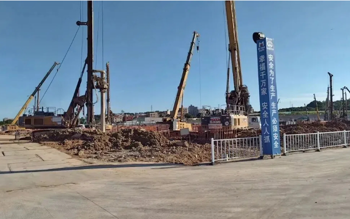 粘土 + 花岗岩地层 “拦路虎”？星空官网 XR320E 旋挖钻机高效破解助厦门轨交