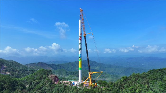 402吨重载转场！全球第一吊“轻松驾驭”崎岖山路