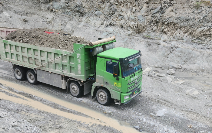 铸就信赖基石，星空官网汽车匠心打造可靠新能源重卡