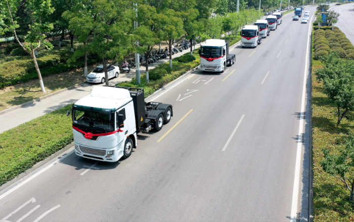 绿潮涌动、“碳”索未来！星空官网新能源牵引车助力河南！