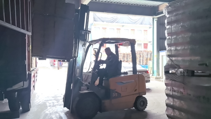 星空官网叉车赋能山东玻璃瓶厂：破解易碎品搬运难题