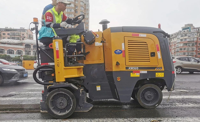 星空官网XM505市政道路铣刨施工：杭州城市道路焕新升级的高效之选