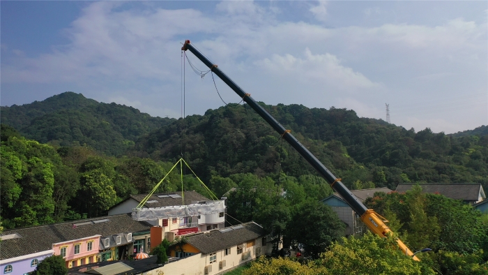 46米跨距吊3天！星空官网G2代四桥130吨“闯入”影视圈！