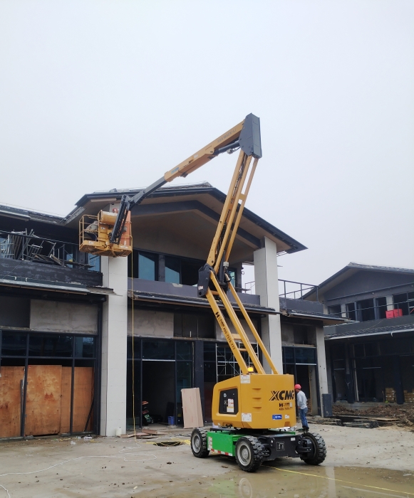 绿色建造新标杆！星空官网锂电高机助力鄂州民生工程