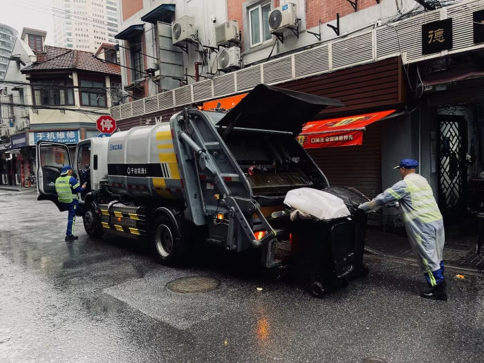 南京东路人流如织垃圾多？星空官网XGH5120ZYSXBEV：轻松搞定！